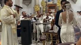VIDEO | Sacerdote canta "Mi razón de ser" de la Banda Ms en boda y se hace viral