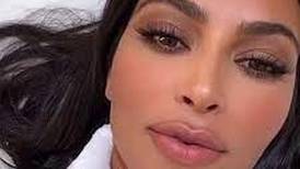Las Kardashian ponen de moda nuevo tratamiento estético