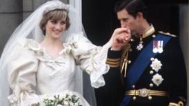 Subastarán rebanada del pastel de bodas de Lady Di y el príncipe Carlos