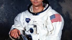 ¿Por qué Michael Collins fue el único astronauta del Apollo 11 que no pisó la luna?