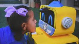 Un robot cuida a alumnos del estado mexicano de Querétaro en regreso a clases