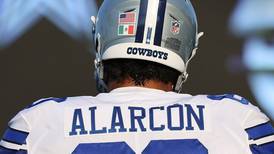 Isaac Alarcón jugador mexicano en NFL renovó con Dallas Cowboys