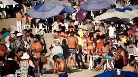 ¿Peligroso? Turistas abarrotaron playas durante puente vacacional