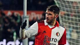 En Madrid sí quieren a Santiago Giménez: Feyenoord espera oferta