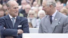 “Ya lo extrañamos enormemente", la emotiva despedida del príncipe Carlos a su padre Felipe