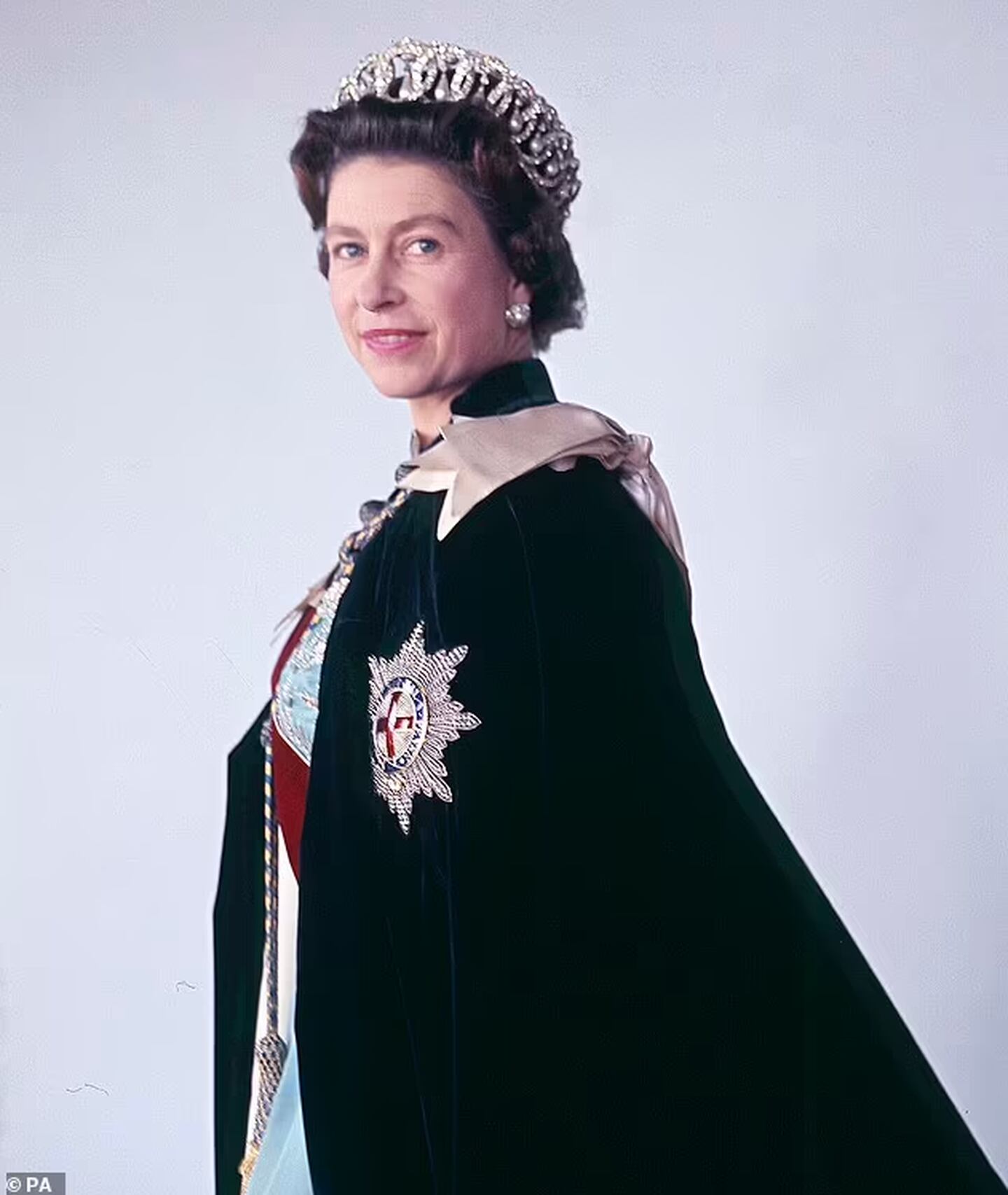 Este 8 de septiembre se conmemora un año desde la muerte de Isabel II y su hijo, el rey Carlos realizó un emotivo homenaje en honor de su madre.