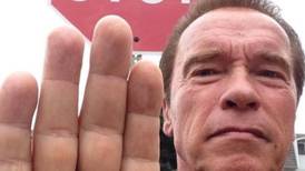 Arnold Schwarzenegger pide disculpas por manosear mujeres