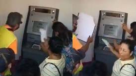 VIDEO| Tabasqueños echan aire a cajero automático para que les dé dinero y se hacen virales