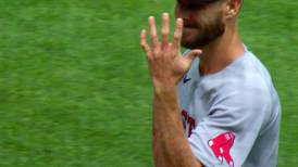 VIDEO | Pitcher de Red Sox, Chris Sale, sufre fractura en la mano tras recibir un pelotazo