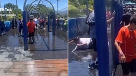 VIDEO| Mujer cae al ser impactada por el agua de un juego mecánico y se hace viral
