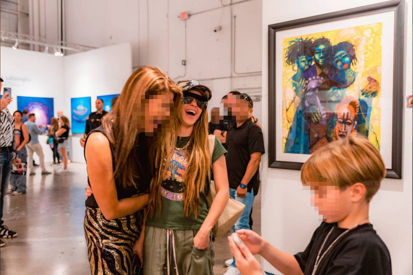 Shakira y su hijo en el Spectrum Art Fairs de Miami
