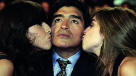 No termina la polémica con Maradona: su abogado hizo fuertes declaraciones sobre las hijas del astro