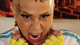Alejandra Guzmán sorprende completamente rapada y con tatuajes en "Perrísimas Tour"