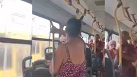 VIDEO | Captan pelea entre señoras en transporte público