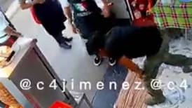 VIDEO: Taquero salva a un joven de ahogarse y se vuelve viral
