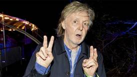 Paul McCartney se cansa de firmar autógrafos y propone otro tipo de acercamiento con sus fans