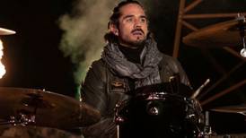 José Ron criticado por tocar con su banda covers en el programa "Hoy"
