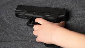 Encuentran arma de fuego a niño de 8 años en escuela de Coahuila