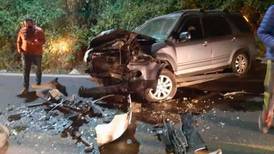 Brutal: Camioneta se quedó sin frenos y protagonizó un espantoso accidente