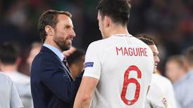 Entrenador de Inglaterra asegura que Harry Maguire es de los mejores centrales