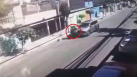 VIDEO: Conductor atropella de manera criminal a pareja en calles de la Ciudad de México