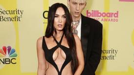 Megan Fox y su novio causan polémica con revelador look y arrumacos indecentes en los Billboard