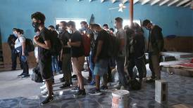 Detienen a 53 migrantes en una casa en Ciudad Juárez