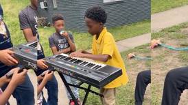 VIDEO | Joven de Houston se hace viral por sus habilidades para tocar el teclado