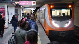 FOTOS: Tren del Metro de la CDMX golpea en la cabeza a policía en la estación San Lázaro