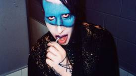 Marilyn Manson enfrenta una orden de aprehensión y podría ir a prisión