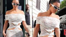 Kim Kardashian visita el Vaticano con sensual vestido y desata las críticas