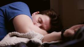 Estos son los beneficios que dormir de lado tiene para tu salud