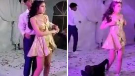Niño se cruza en baile de XV años, se cae y se vuelve viral | Video