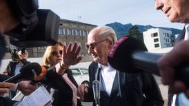 Joseph Blatter y Michel Platini se deslindaron de fraude en juicio contra FIFA