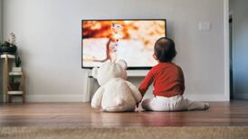 Maternidad: ¿A qué edad puede un niño ver televisión?