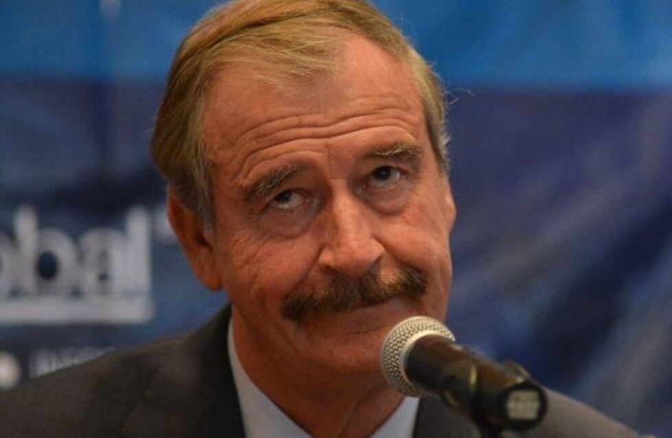 Vicente Fox se equivoca al escribir y usuarios lo tunden en redes sociales.