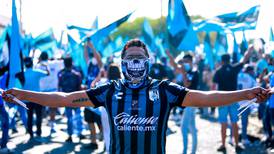 La afición leal del Club Querétaro no quiso quedarse fuera del Clásico de la 57