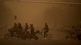 [VIDEO]La espeluznante e insólita tormenta de arena que hundió en niebla Beijing , no se había visto una así desde hace una década