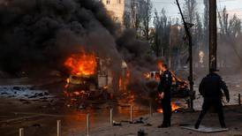 VIDEOS | Impactante bombardeo de Rusia a Ucrania deja al menos 10 muertos y decenas de heridos