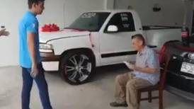 VIDEO: Hombre con cáncer rifa su camioneta para pagar su tratamiento y el ganador se la devuelve