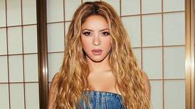 Shakira se roba las miradas con su atrevido look rojo en lo Premios Juventud