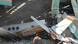 VIDEO: Se estrella avioneta en una Bodega Aurrera en Morelos; se reportan muertos
