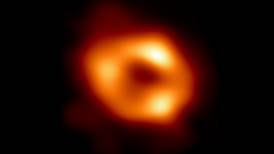 ¿Qué es un agujero negro y cómo se ve? Su tamaño es 4 millones de veces más grande que el Sol