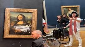 VIDEO  | Mona Lisa recibe pastelazo y se hace viral