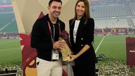 Esposa de Xavi Hernández comienza a despedirse de sus amistades en Doha