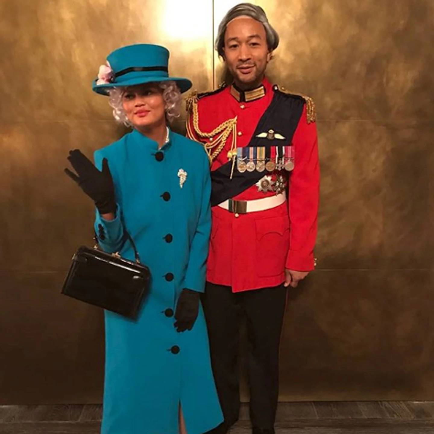 Chrissy Teigen demostró sde disfrazó de la Reina Isabel I de Inglaterra en Halloween 2018