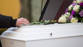 Señora prohíbe a familiares que asistan a su funeral y se hace viral