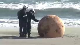 No era Gokú: Revelan qué era la misteriosa bola metálica encontrada en playa de Japón
