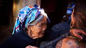 Conoce a la Tatuadora filipina de 106 años que apareció en la portada de Vogue