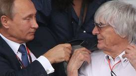 Bernie Ecclestone, expresidente de la Fórmula 1, salió en defensa de Vladimir Putin y ninguneó a Max Verstappen